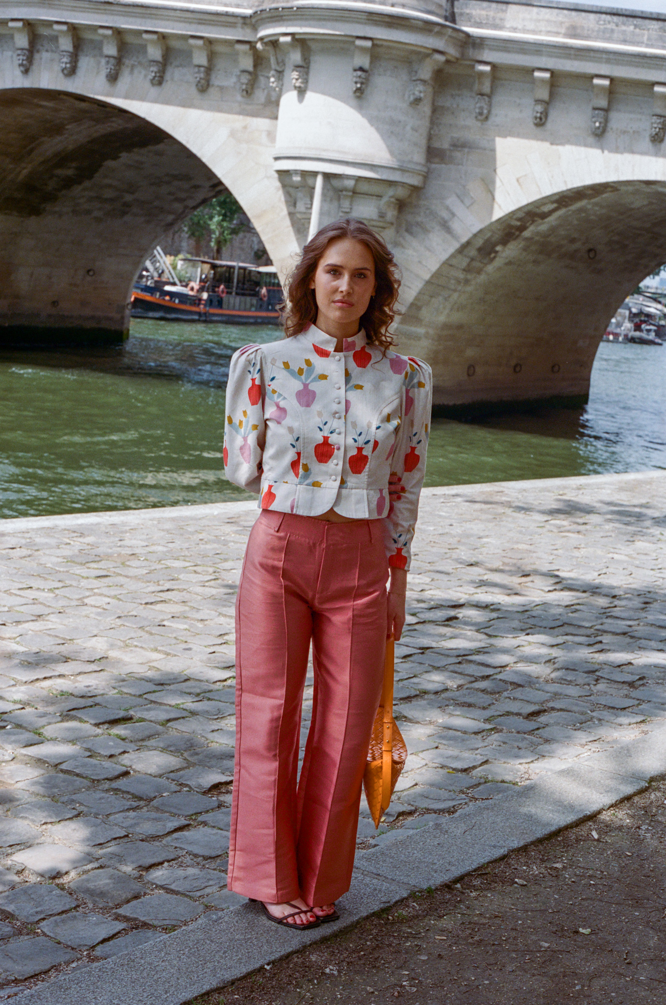 essayage de vêtements loués entre particulières